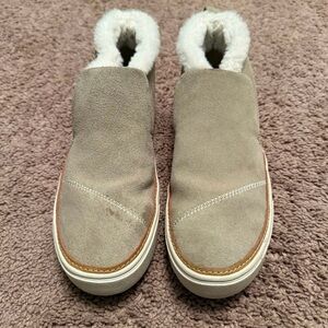 Toms Tan Suede Boots with White Fur Lining